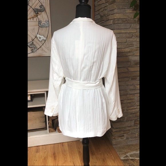 White Textured Jacket with Belt NWT - Picture 3 of 8